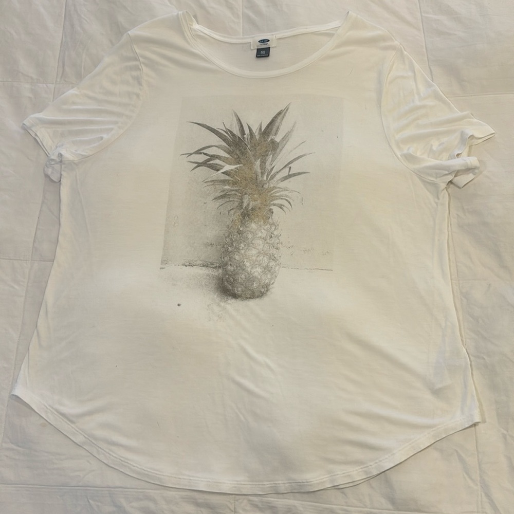 White OLD NAVY Pineapple T-Shirt. Size XXL